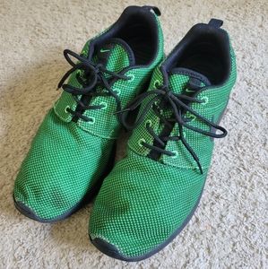 Nike Men's Roshe Run sneakers